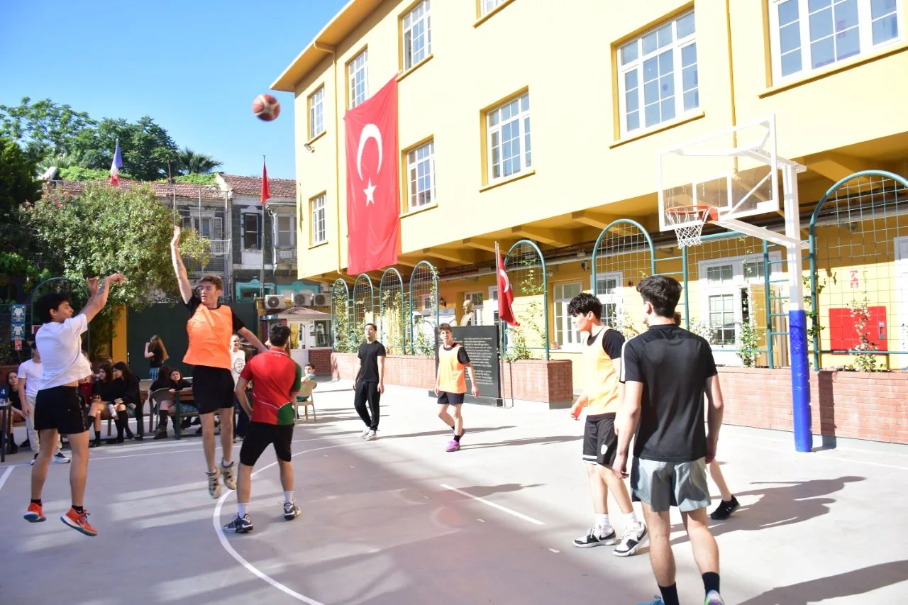 ふみ23 ページ 19 Mayıs Coşkusu Okulumuzda Festival Havasında Kutlandı - İzmir