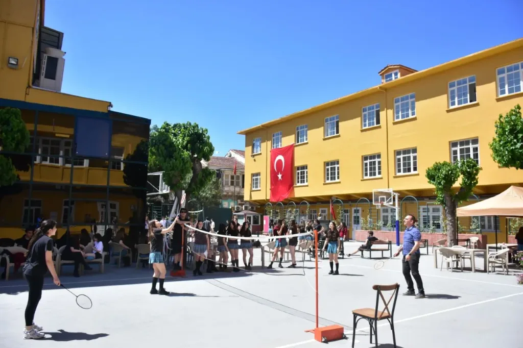 19 Mayıs Coşkusu Okulumuzda Festival Havasında Kutlandı - İzmir