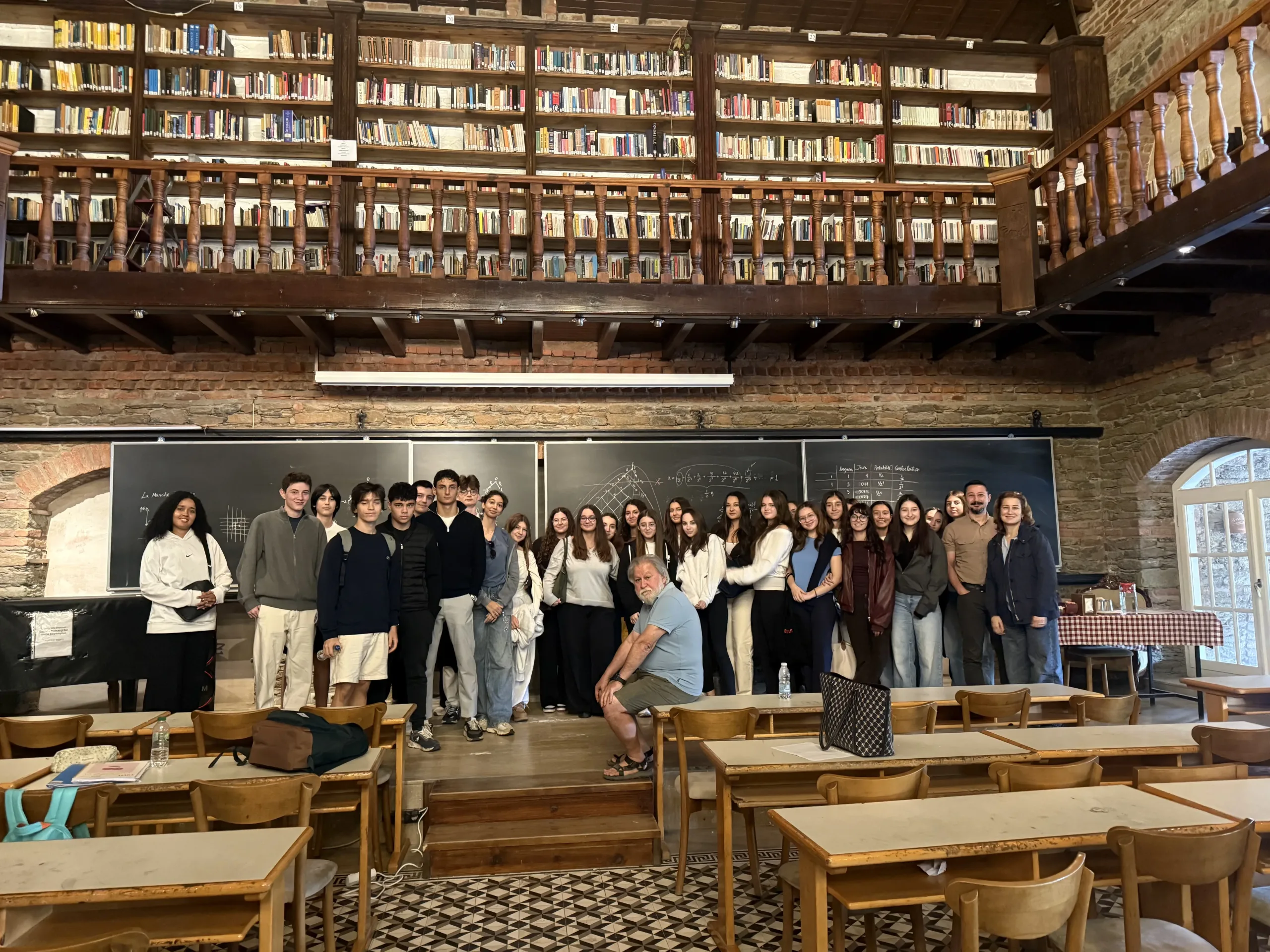 Prof. Dr. Ali Nesin, Saint-Joseph öğrencilerine Fransızca matematik dersi veriyor
