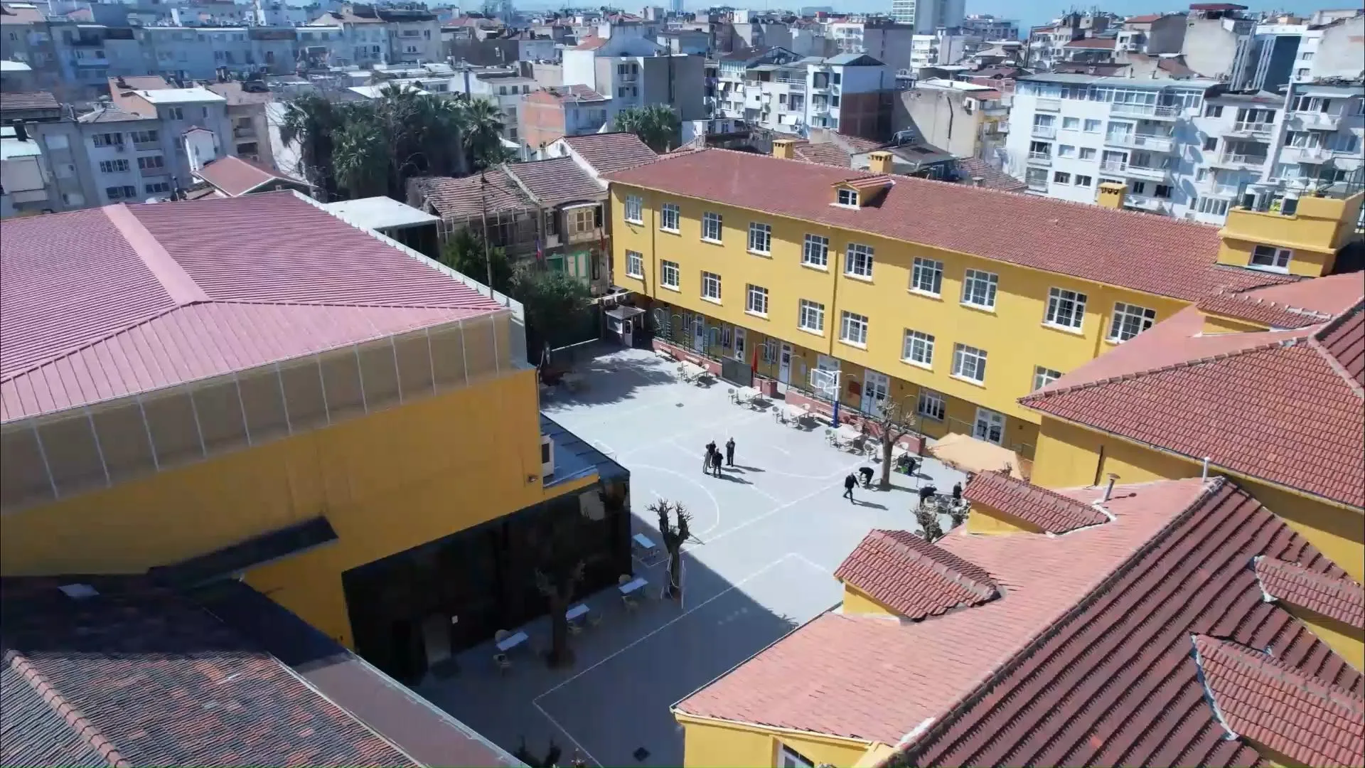 Saint-Joseph öğrencileri dil dersinde